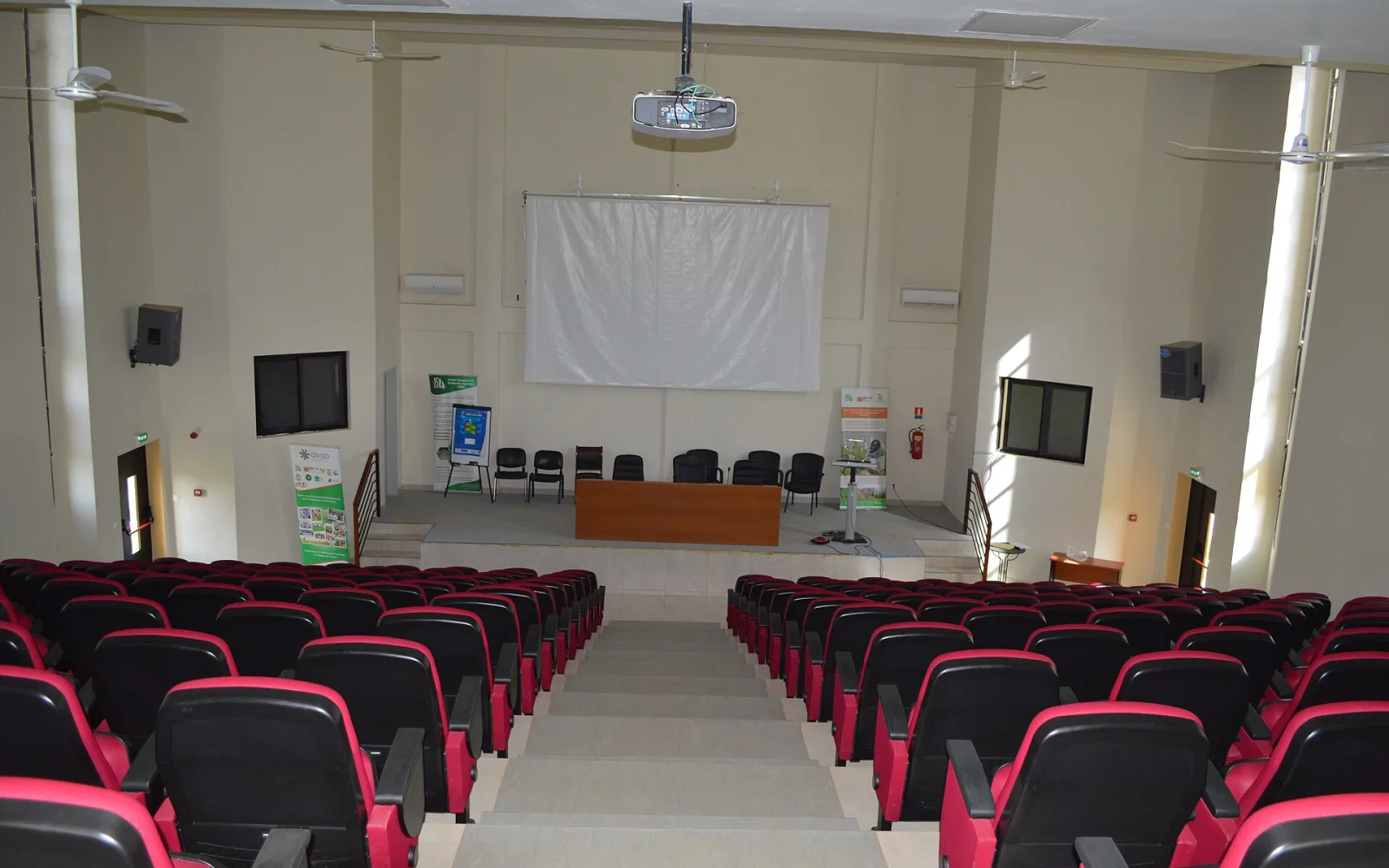 Grande salle de réunion